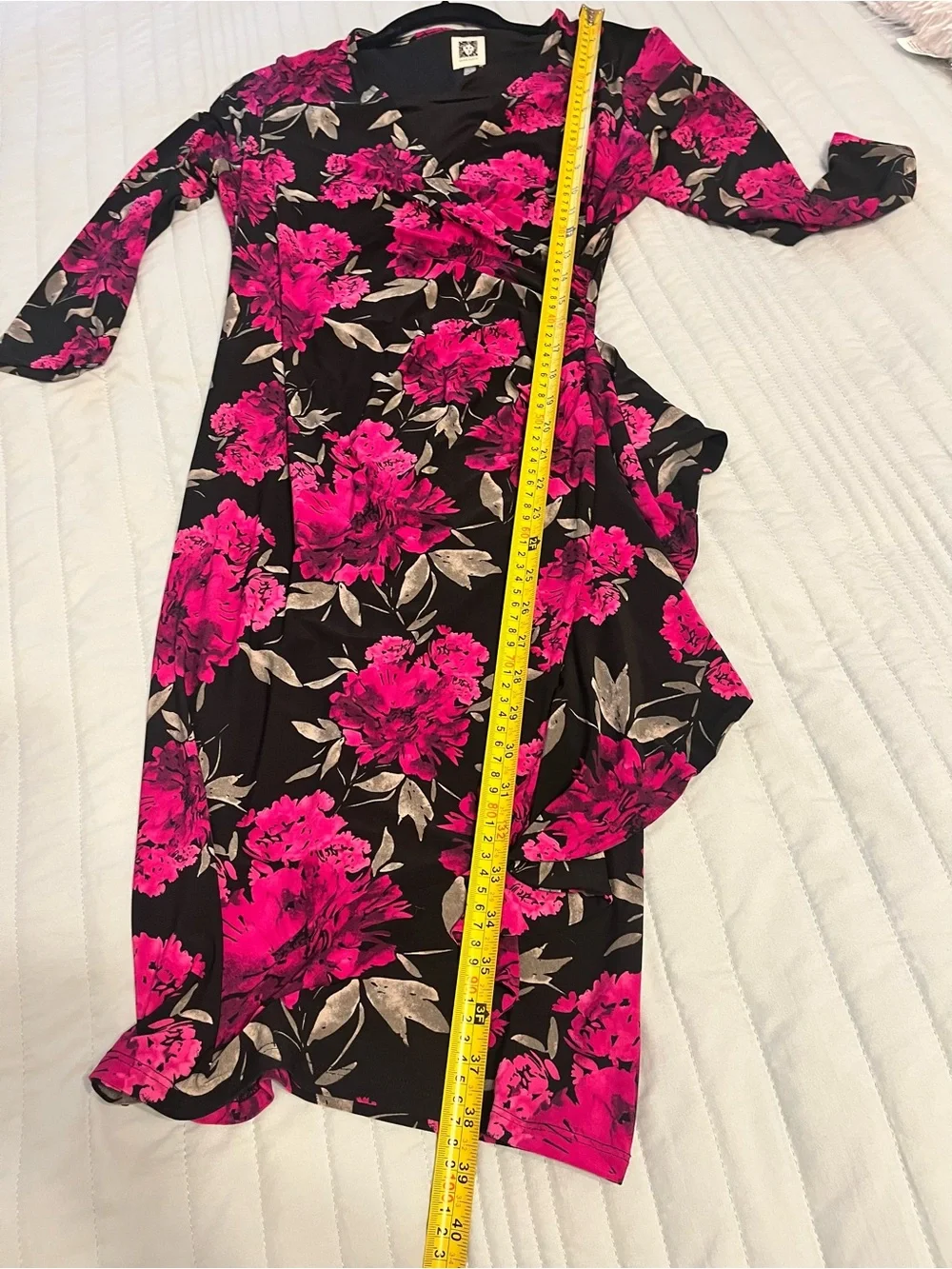Anne Klein Black & Fuchsia Floral Print. Three quarter length sleeves. Size 4. - Picture 4 of 8